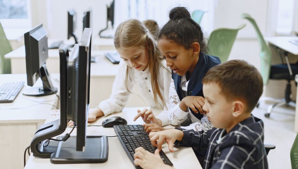 Technology in Classroom: Enhancing Education with Innovation Technology in Classroom